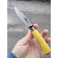 Нож "Old Bear", жълт, размер M, пълноцветна линия с цветна ламинирана дървена дръжка, острие от "неръждаема" стомана и никелирана месингова яка Нож "Old Bear", жълт, размер M, пълноцветна линия с цветна ламинирана дървена дръжка, острие от "неръждаема" стомана и никелирана месингова яка